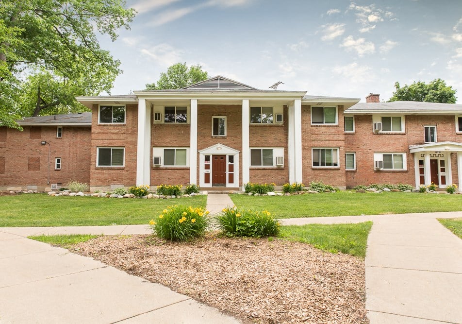 OakView Apartments Exterior